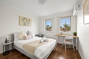 Comfy Double Room in Panania - Nearby Stations & Shops - Shared Bathroom, Revesby